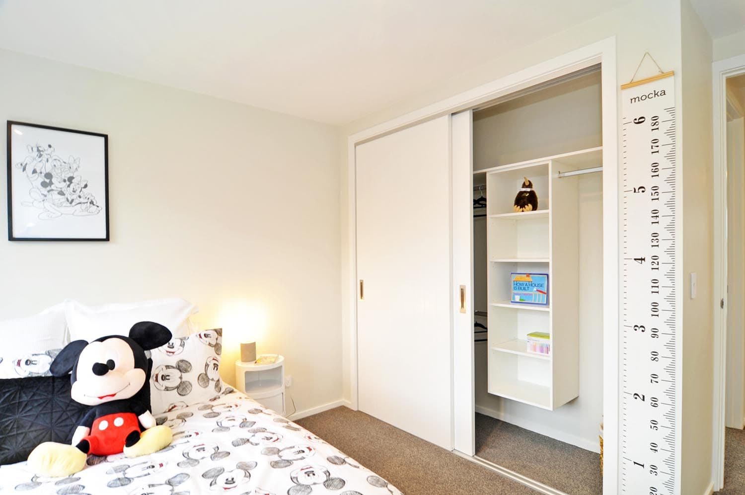 Mosgiel showhome Bedroom 3 wordrobe